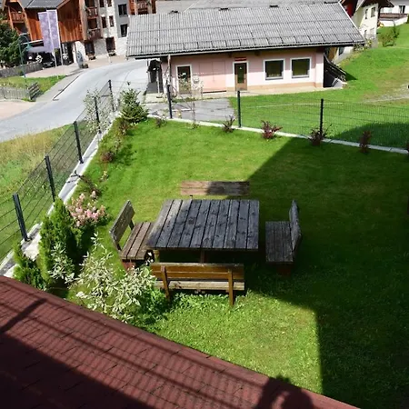 Apartment Tiotrag